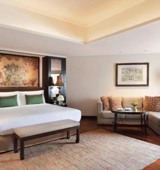 Junior Suite - Bed at Anantara Riverside Bangkok Resort