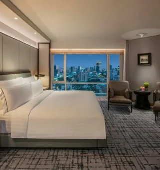 GRAND PREMIUM KING-HIGH FLOOR - Guestroom at Conrad Bangkok
