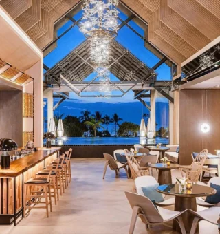Bar/lounge at Le Meridien Khao Lak Resort & Spa
