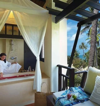 Bathtub at Melati Beach Resort & Spa