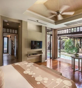 Presidential Suite - 1 King Bed - Bed at Melati Beach Resort & Spa