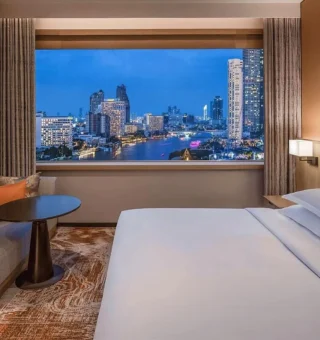 King Deluxe Room - View at Millennium Hilton Bangkok