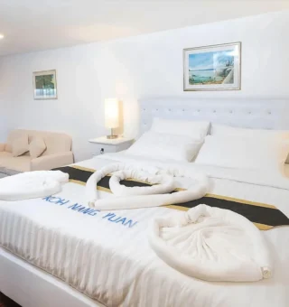 Grand deluxe double bedroom at Nangyuan Island Dive Resort