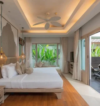 Pool Villa - Bed at Ravindra Beach Resort & Spa