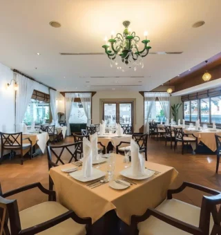Dining at Ravindra Beach Resort & Spa