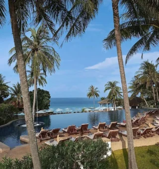 Swimming pool at Rawi Warin Resort & Spa