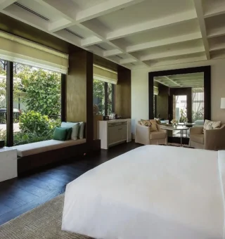 The Beach House - Bed at Rosewood Phuket