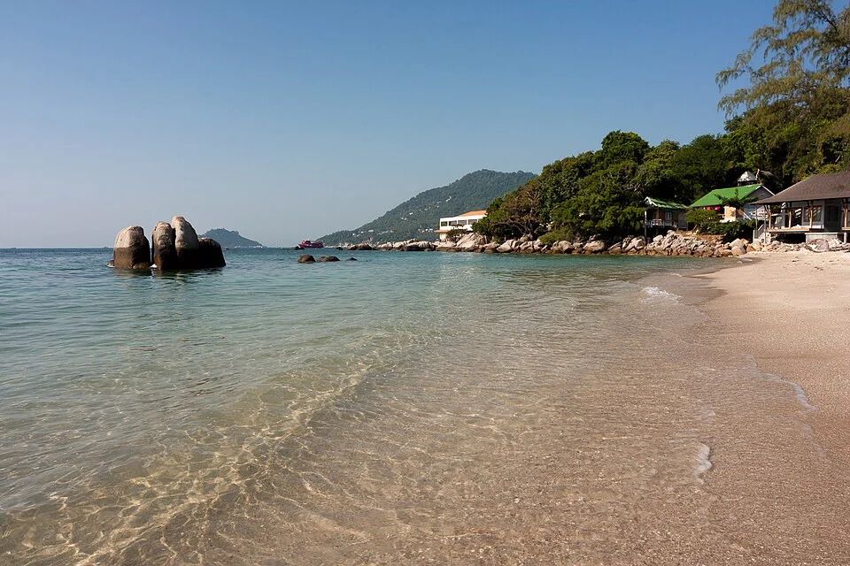 Beach and granite boulders on Koh Tao, photographed by Jakub Michankow
