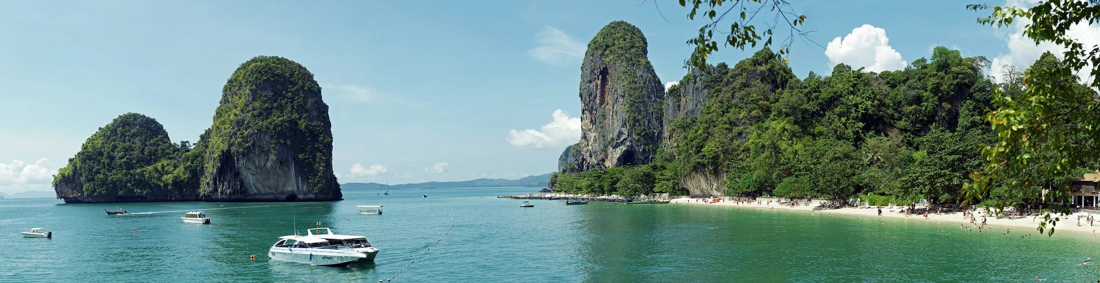 Phra Nang Beach and limestone cliffs in Krabi, photographed by kallerna
