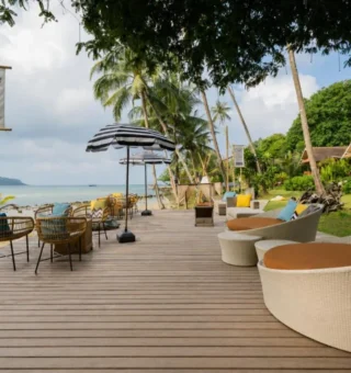 Bar/lounge at Tolani Resort Koh Kood